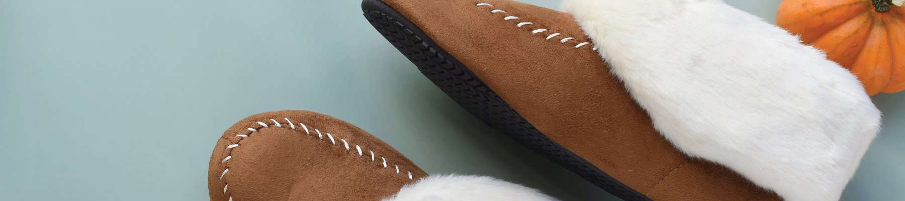 Microsuede Noela boot in Cognac on blue background with pumpkins