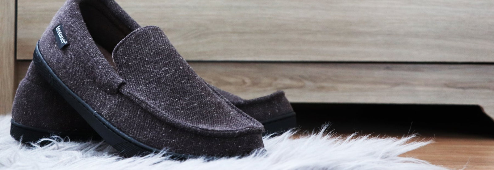 Men's Heather Knit Preston Moccasin Slippers on fuzzy rug