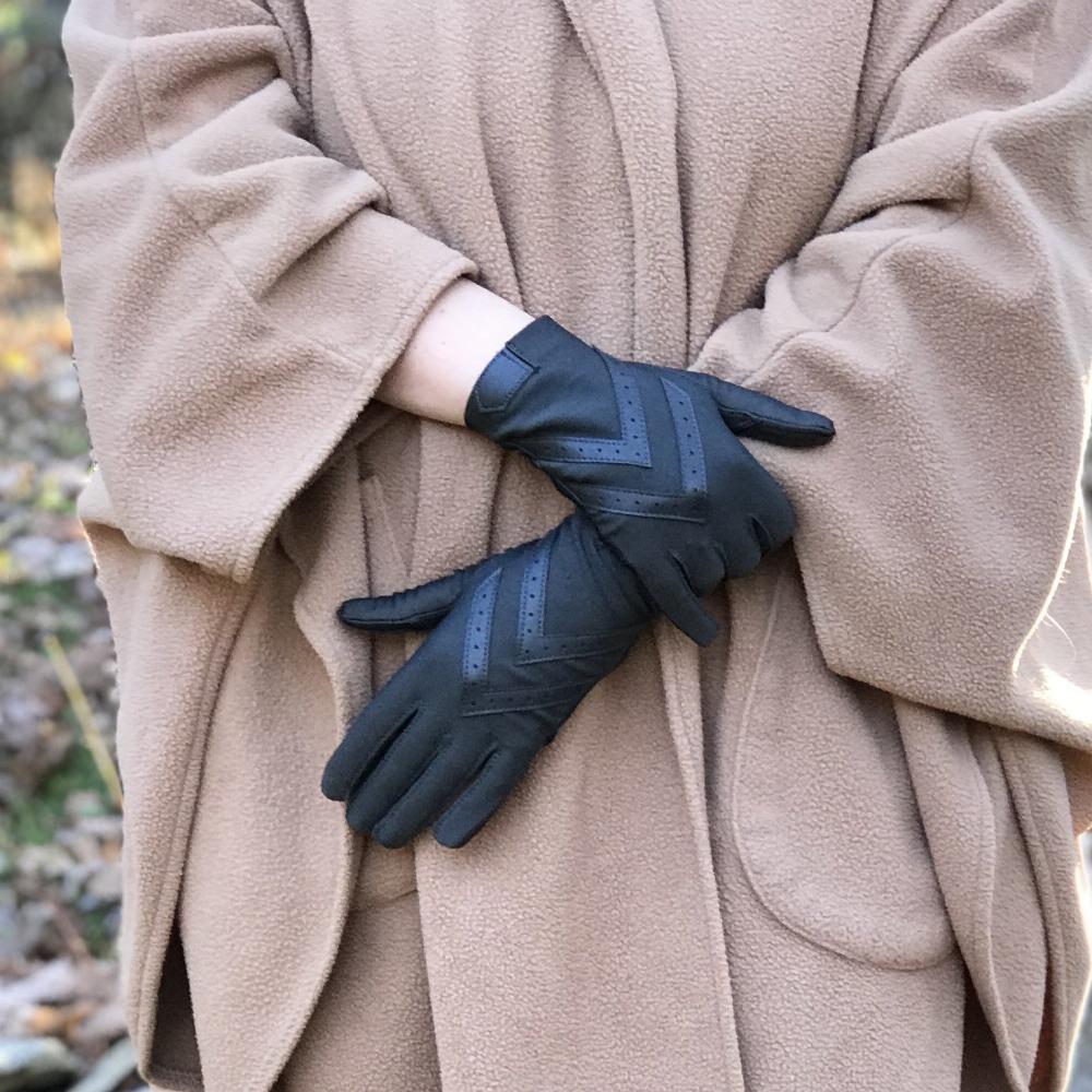 Women's Chevron Shortie Gloves in Midnight (Dark Navy) on Model