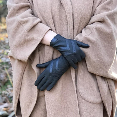Women's Chevron Shortie Gloves in Midnight (Dark Navy) on Model