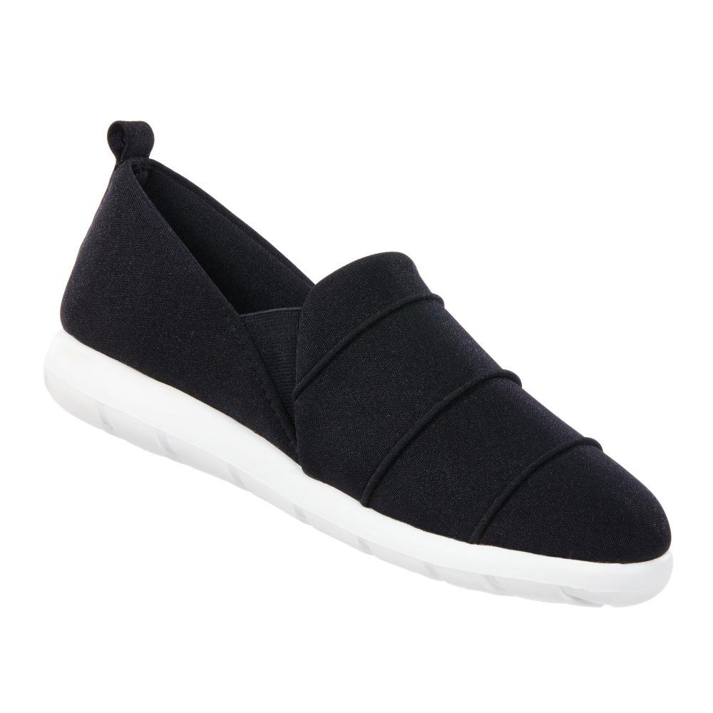 Zenz Women's Serenity Slip-On in Black Right Angled View