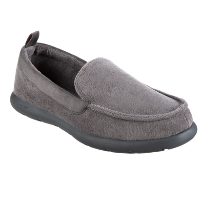 Isotoner with Everywear™ Men’s Microterry Moccasin in Ash Right Angled View