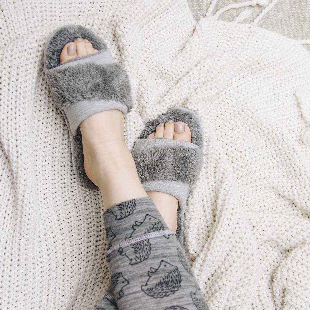 Women's Linley Jersey and Chenille Slide Slippers in Ash On Model in Pajamas with Cozy Blankets
